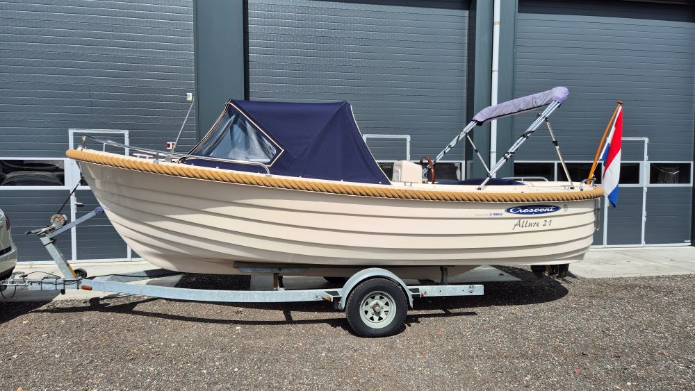 Crescent Allure 21
